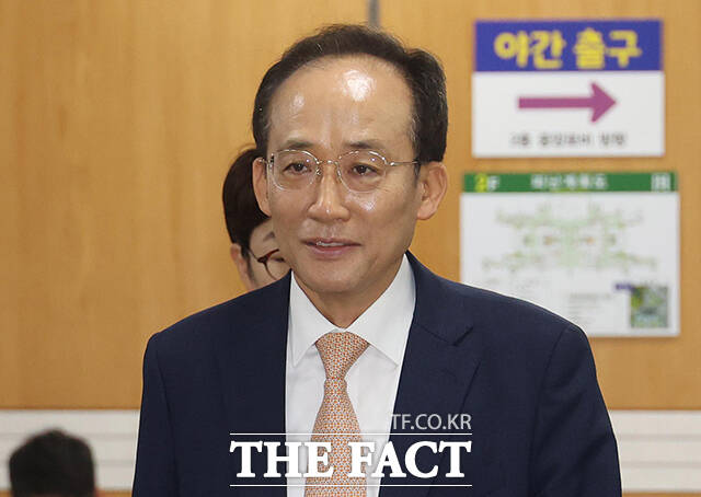 12·3 비상계엄 당시 국회의 계엄 해제 표결을 방해한 혐의를 받는 추경호 대구시장이 26일 오전 서울 서초구 서울중앙지방법원에서 열린 내린중요임무종사 혐의 공판에 출석하고 있다. /박헌우 기자