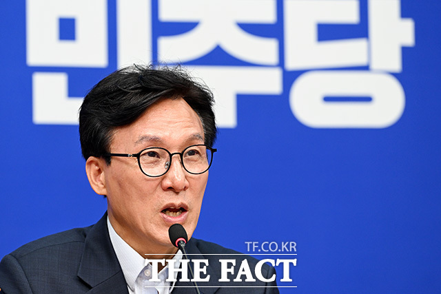 김민석 더불어민주당 대표가 26일 경찰의 '6대 폐단'을 뿌리 뽑고 민주적 통제를 강화하겠다며 경찰개혁에 박차를 가하겠다고 밝혔다. /남용희 기자