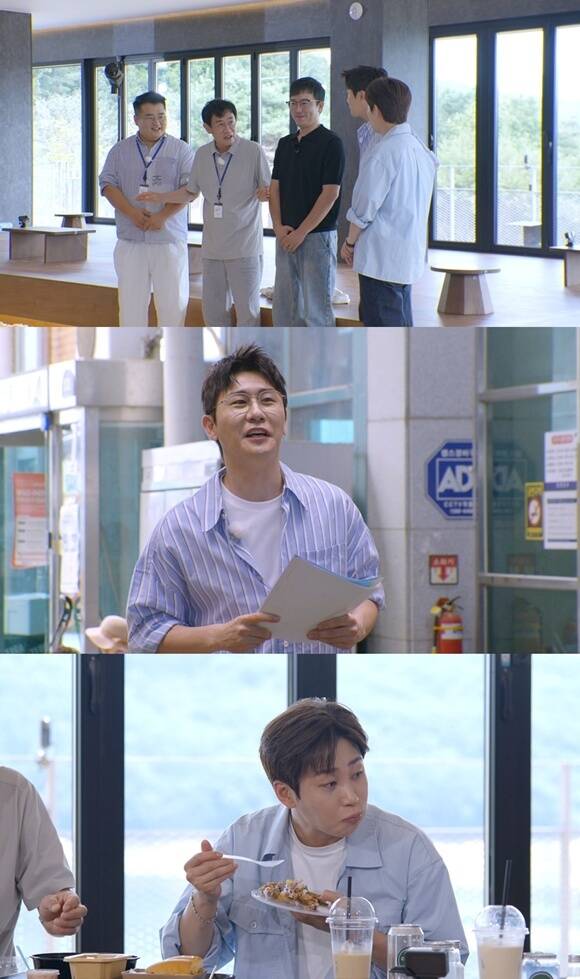SBS 예능프로그램 '우리동네 전성시대'가 지난달 8일부터 방송을 시작했다. 방송인 이경규 단장의 지휘 아래 트로트 가수 영탁, 래퍼 딘딘, 셰프 이원일이 힘을 모았다. /SBS