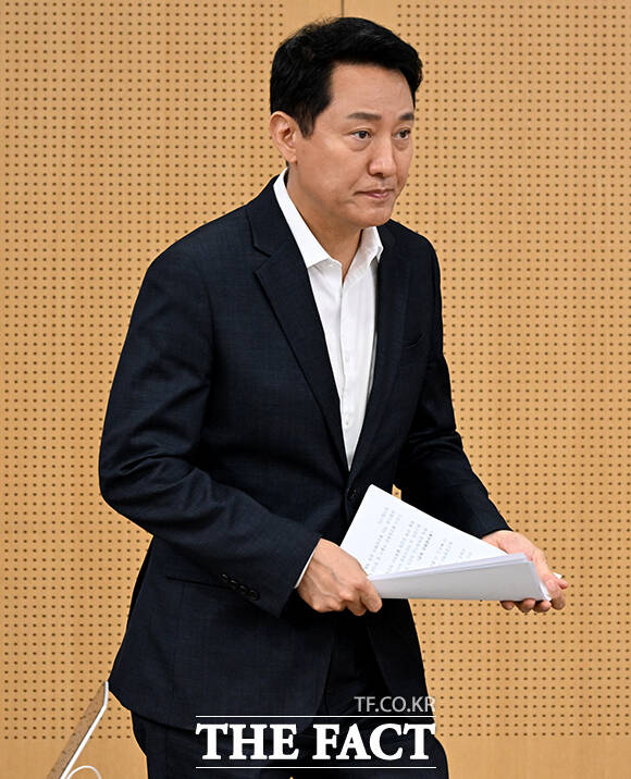 오세훈 서울시장이 26일 오전 서울 중구 서울시청 브리핑룸에서 김윤덕 국토교통부 장관과의 주택공급 관련 2차 회동에 대한 입장을 밝히고 있다. /박상민 기자