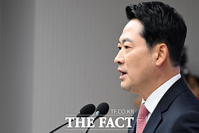 당원 중심의 조직 쇄신이 핵심 지지층 결집을 넘어 중도층을 포함한 민심 회복과 외연 확장으로 이어질지는 미지수다. 사진은 장동혁 국민의힘 대표가 26일 오전 서울 여의도 국민의힘 중앙당사에서 당대표 취임 1주년 기자회견을 열고 발언을 하고 있는 모습. /남용희 기자