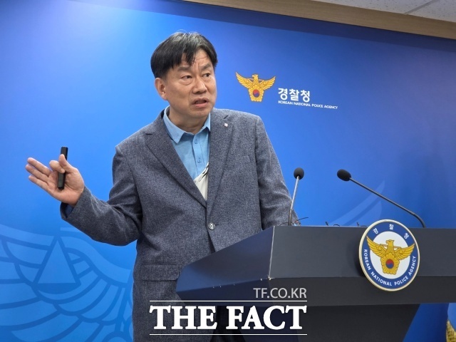 경찰청 국가수사본부 12·29 여객기 참사 특별수사단(특수단)은 26일 허위공문서작성 및 행사 혐의로 국토부 공무원 7명을 송치했다고 밝혔다. 사진은 한동훈 12·29 여객기 참사 특별수사단장 브리핑 모습./김영봉 기자
