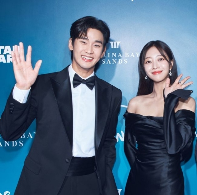 배우 김수현의 국내 복귀가 점쳐지고 있는 가운데, 그가 조보아와 함께 호흡을 맞춘 디즈니+ '넉오프'로 전 세계 안방극장에 모습을 드러낼 수 있을지 관심이 모인다. /월트디즈니 컴퍼니 코리아