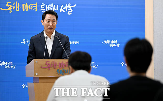 오세훈 서울시장이 26일 오전 서울 중구 서울시청 브리핑룸에서 김윤덕 국토교통부 장관과의 주택공급 관련 2차 회동에 대한 입장을 밝히고 있다. /박상민 기자