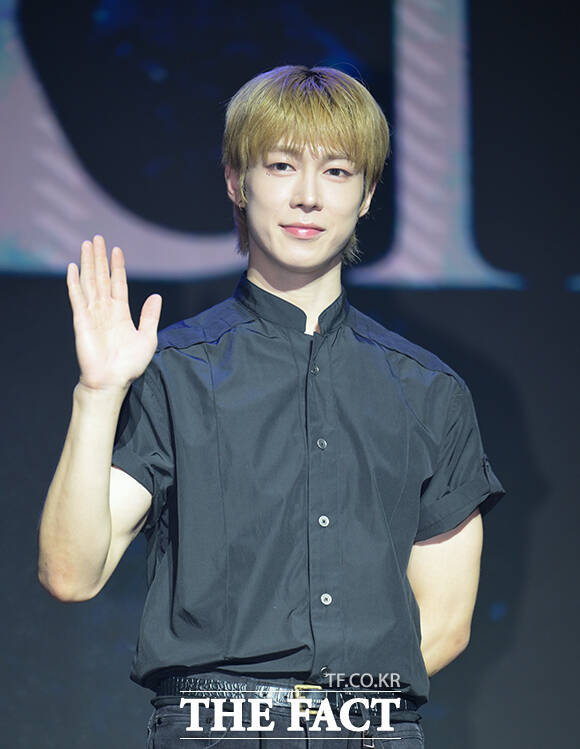 그룹 SF9 인성과 휘영, 영빈, 찬희, 다원, 재윤(왼쪽부터)이 26일 오후 서울 마포구 큐브컨벤션센터에서 열린 정규 2집 발매 쇼케이스에 참석해 포즈를 취하고 있다. /박헌우 기자