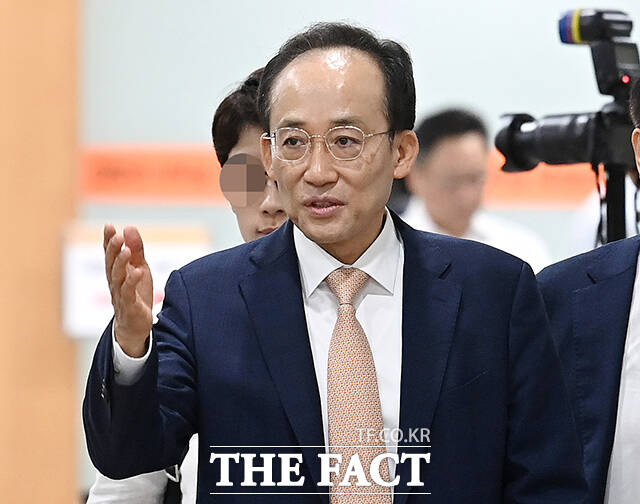 12·3 비상계엄 당시 국회의 계엄 해제 표결을 방해한 혐의를 받는 추경호 대구시장이 26일 오전 서울 서초구 서울중앙지방법원에서 열린 내린중요임무종사 혐의 공판에 출석하고 있다. /박헌우 기자