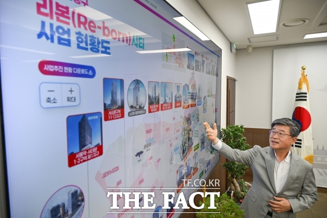 김길성 서울 중구청장이 24일 오후 서울 중구청 집무실에서 더팩트와 인터뷰를 하고 있다. /남윤호 기자