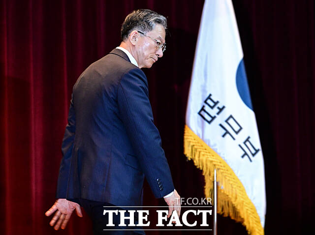 정성호 장관이 이임식을 마친 후 진행된 기념촬영에서