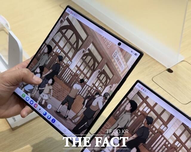 '갤럭시Z폴드8' 등 삼성전자 스마트폰 신제품들이 흥행을 이어가고 있다. /더팩트 DB