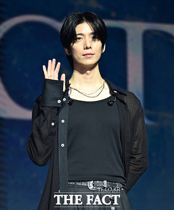 그룹 SF9 인성과 휘영, 영빈, 찬희, 다원, 재윤(왼쪽부터)이 26일 오후 서울 마포구 큐브컨벤션센터에서 열린 정규 2집 발매 쇼케이스에 참석해 포즈를 취하고 있다. /박헌우 기자
