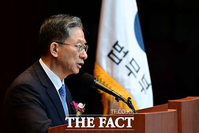 정성호 장관이 이임식을 마친 후 진행된 기념촬영에서