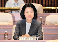  '제명 촉구 결의안' 본회의 상정 앞두고 긴장된 표정의 이진숙 의원 [TF사진관]
