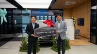  BYD 첫 PHEV '씨라이언 6' 고객 인도…1호차 전달
