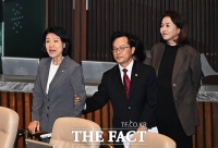 이진숙 제명 촉구 결의안 본회의 통과...국힘은 퇴장 [TF사진관]