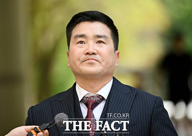 12·3 비상계엄 직후 병력을 이끌고 국회로 출동한 혐의로 재판에 넘겨진 김현태 전 육군 특수전사령부 707특임단장이 27일 오후 서울 서초구 서울중앙지방법원에서 열린 1심 선고 공판에 출석하며 취재진의 질문에 답하고 있다. /박상민 기자