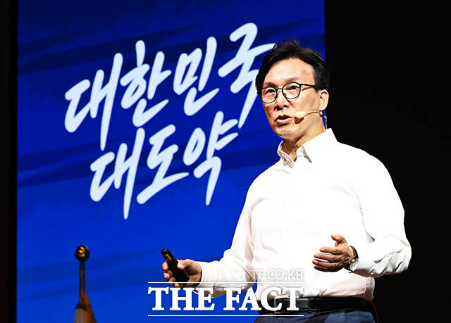 강연하는 김민석 더불어민주당 대표.