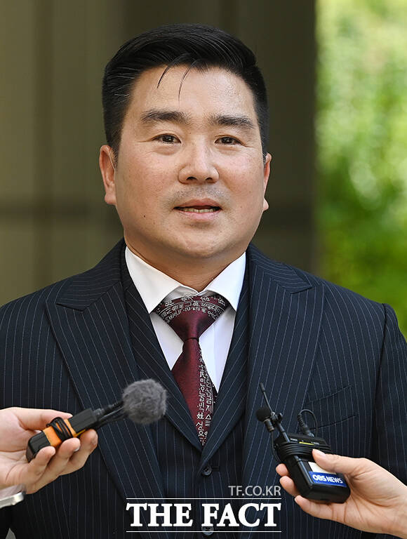 12·3 비상계엄 직후 병력을 이끌고 국회로 출동한 혐의로 재판에 넘겨진 김현태 전 육군 특수전사령부 707특임단장이 27일 오후 서울 서초구 서울중앙지방법원에서 열린 1심 선고 공판에 출석하며 취재진의 질문에 답하고 있다. /박상민 기자
