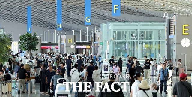항공기 '자발적 하기'는 운항 중지와 수하물 처리, 보안검색 등 복잡한 절차가 뒤따라 최소 1~2시간이 소요될 수 있다. /인천국제공항=김성렬 기자 (현장풀)