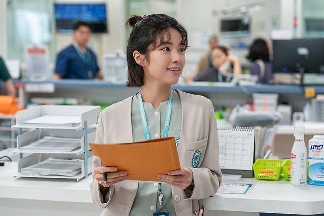 배우 하영을 둘러싼 논란이 작품 활동으로까지 번지고 있는 가운데 후속작으로 거론되는 '중증외상센터' 시즌2와 시즌3 합류설까지 나오면서 논란은 다시 확대되고 있다. /넷플릭스 '중증외상센터'