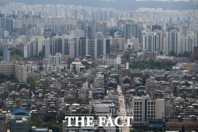 IMF는 지난 25일(현지시간) 공개한 'G20 강하고 지속가능하며 균형잡히고 포용적인 성장 보고서'를 통해 한국 경제의 중장기 성장을 제약하는 요인으로 주택 공급 부족과 인구 고령화, 노동시장 규제 등을 꼽았다./박헌우 기자