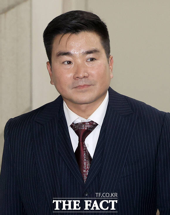 12·3 비상계엄 직후 병력을 이끌고 국회로 출동한 혐의로 재판에 넘겨진 김현태 전 육군 특수전사령부 707특임단장이 27일 오후 서울 서초구 서울중앙지방법원에서 열린 1심 선고 공판에 출석하며 취재진의 질문에 답하고 있다. /박상민 기자