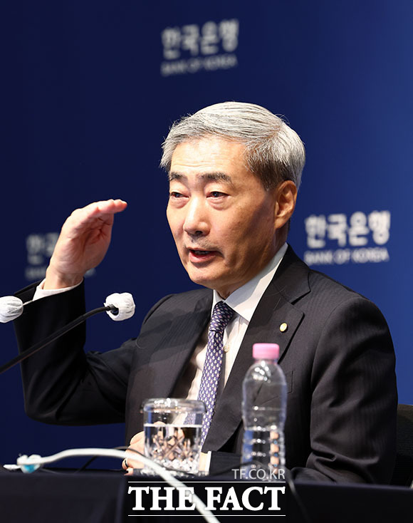 신현송 한국은행 총재가 27일 서울 중구 한국은행에서 열린 금융통화위원회 통화정책방향 기자간담회에서 발언하고 있다. /사진공동취재단