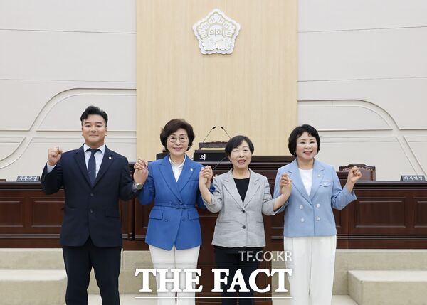 대전시 동구의회가 27일 (사진 왼쪽부터) 강정수 서구의회 의장, 최옥술 유성구의회 의장, 성용순 동구의회 의장, 윤원옥 중구의회 의장이 참석한 가운데 대전자치구의회의장협의회 회의를 개최했다. /대전시 동구의회