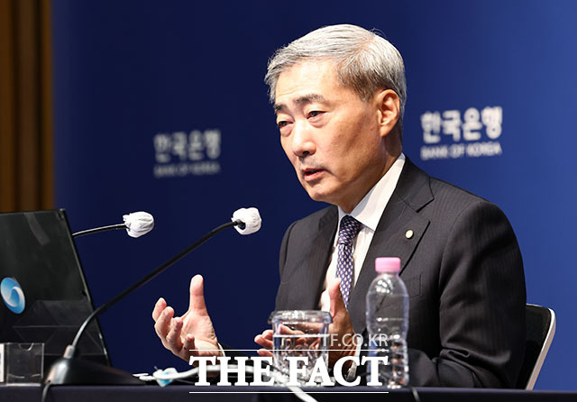 신현송 한국은행 총재가 27일 서울 중구 한국은행에서 열린 금융통화위원회 통화정책방향 기자간담회에서 발언하고 있다. /사진공동취재단