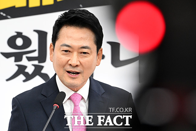 국민의힘이 27일 6·3 지방선거 투표용지 부족 및 투표 중단 사태와 관련해 서울을 포함한 6개 지역에 대한 선거무효소송 소장을 접수할 방침이다. 사진은 장동혁 대표./남용희 기자