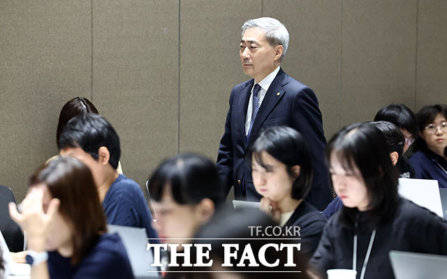 신현송 한국은행 총재가 27일 서울 중구 한국은행에서 열린 금융통화위원회 통화정책방향 기자간담회에서 발언하고 있다. /사진공동취재단