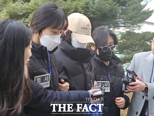 서울북부지법 형사합의14부(오병희 부장판사)는 27일 오후 살인과 특수상해, 마약류관리법 위반(향정) 혐의로 재판에 넘겨진 김 씨에게 무기징역을 선고했다. 30년간 위치추적 전자장치(전자발찌) 부착 명령도 내렸다. /이다빈 기자