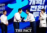  정청래 전 대표에게 감사패 전달하는 김민석 대표 [TF사진관]