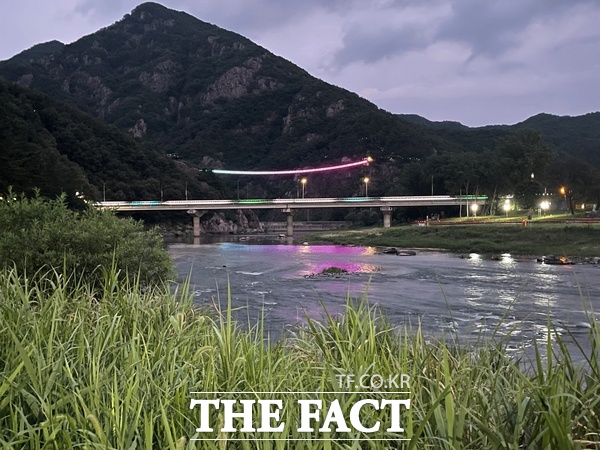 금산군 월영산 일대에 설치된 경관조명. /금산군