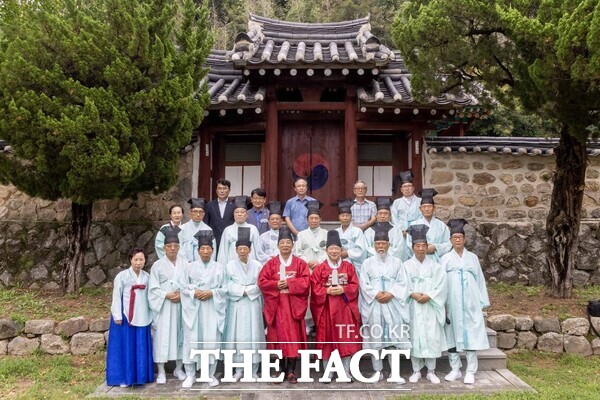 대전시 대덕구는 28일 회덕향교에서 성현께 민선 9기 출범을 맞아 김찬술 대덕구청장 취임을 알리는 고유제를 봉행했다. /대덕구