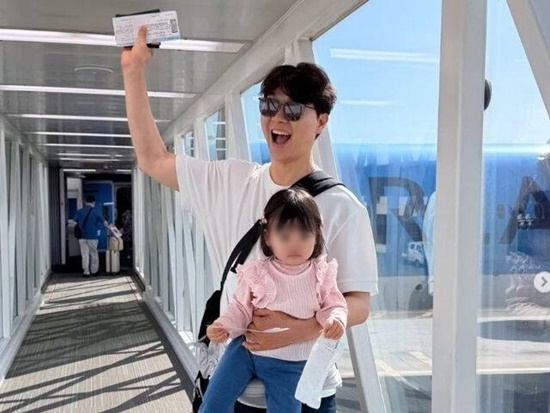 박수홍 가족은 평소 예쁘고 밝게, 혹은 부러움 섞인 행복한 가정의 전형처럼 비쳐졌다는 점에서, 이번 일이 설령 순간의 잘못된 판단에 따른 실수였다하더라도 반감이 더 커진 이유가 될 수도 있다. /박수홍 SNS