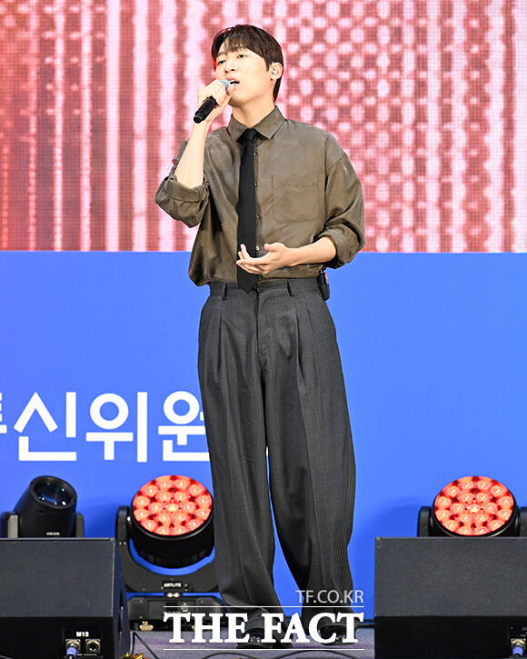 앵콜 무대를 하는 존박.
