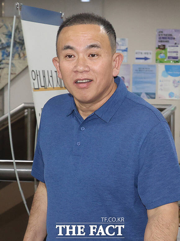 명태균 씨가 법정으로 향하고 있다.