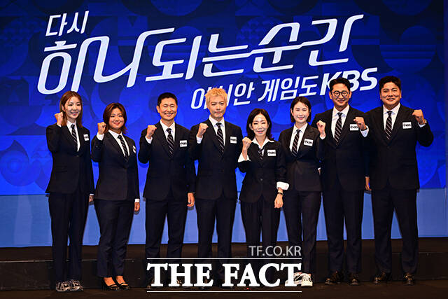 28일 오후 서울 여의도 KBS 아트홀에서 열린 '2026 아이치-나고야 아시안게임' 중계 제작발표회에 장수영, 정유인, 이영표, 강남, 김문정, 기보배, 박용택, 김태균 해설위원(왼쪽부터)이 포즈를 취하고 있다. /남윤호 기자