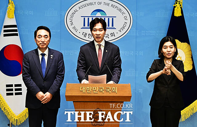 청와대가 조희대 대법원장이 제청한 손봉기 대법관 후보자의 임명동의안을 국회에 제출하지 않기로 결정한 가운데 박성훈 국민의힘 수석대변인이 29일 논평을 내고 삼권분립이라는 헌법 정신을 정면으로 저버린 초법적 폭거라고 비판했다. /배정한 기자