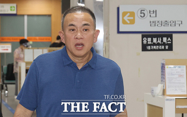 명태균 씨가 28일 오후 서울 서초구 서울고등법원에서 열린 오세훈 서울시장의 여론조사비 대납 의혹 사건 항소심 공판에 증인으로 출석하고 있다. /송호영 기자
