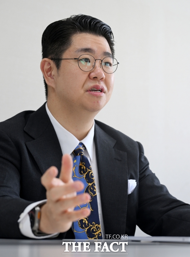 박기태 법무법인 한중 변호사가 25일 오전 서울 서초구 법무법인 한중에서 <더팩트>와 인터뷰를 하고 있다. /서예원 기자
