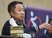  두산 박정원 회장-박지원 부회장 네팔행...실종자 수색 지원
