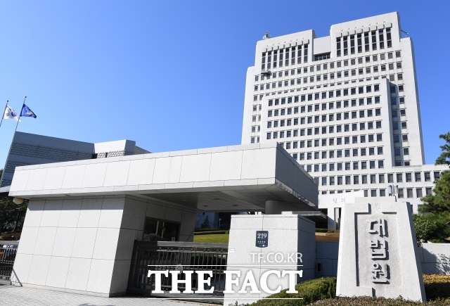 상가 주인이 월세를 기존보다 3배 이상 올려달라고 요구해 권리금 계약이 무산됐다면 집주인이 손해를 배상해야할 여지가 있다는 대법원 판단이 나왔다./더팩트 DB