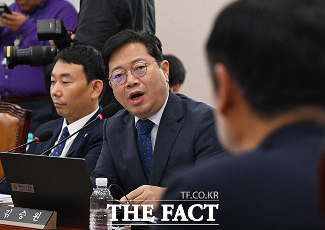 김승원 더불어민주당 의원이 2024년 10월 15일 오전 서울 여의도 국회에서 열린 법제사법위원회의 감사원에 대한 국정감사에 참석해 의사진행 발언을 하고 있다. /국회=배정한 기자