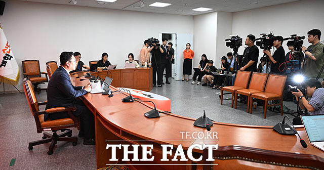 천하람 개혁신당 당대표 권한대행 겸 원내대표가 31일 오전 서울 여의도 국회에서 열린 기자간담회에서 발언을 하고 있다. /국회=서예원 기자