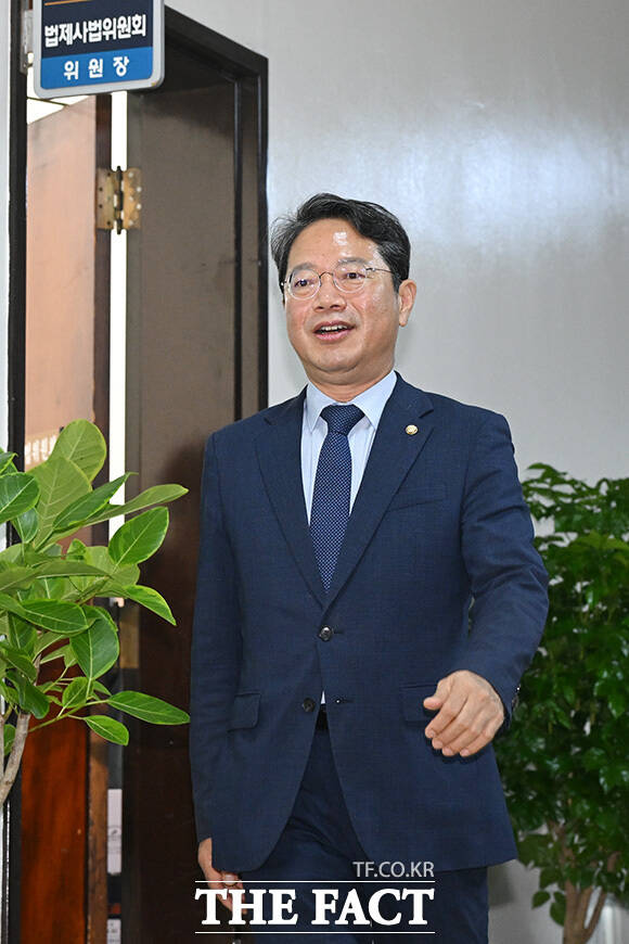 입장 밝히는 김승원 법무부 장관 후보자.