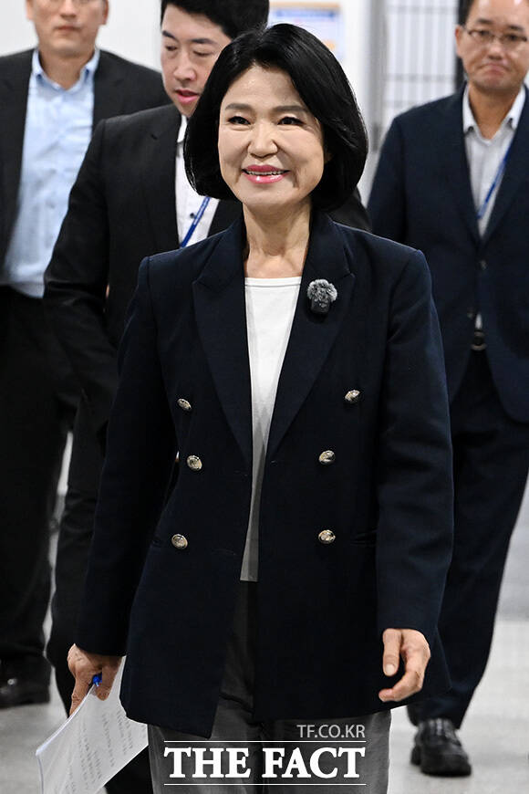 이진숙 국민의힘 의원이 31일 오후 서울 여의도 국회 소통관에서 기자회견을 열고 발언을 하고 있다. /국회=남용희 기자