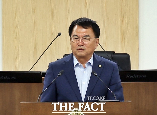 편삼범 충청광역연합의회 의원이 31일 열린 제11회 임시회 제2차 본회의 5분 자유발언에서 충청권 상생 관광벨트 구축을 제안하고 있다. /충청광역연합의회