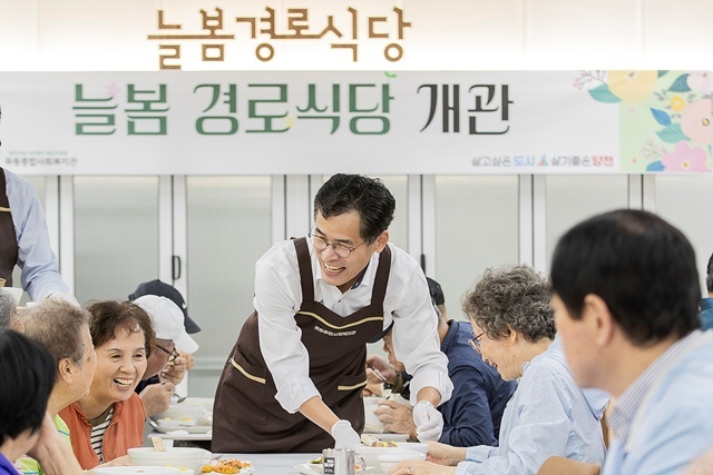양천구가 세계보건기구(WHO) 고령친화도시 국제네트워크(GNAFCC) 제3기 인증을 획득했다. /양천구
