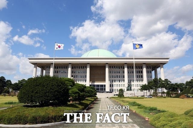 국회가 1일 개회식을 시작으로 100일간의 정기국회에 돌입한다. 국정감사는 내달 6일부터 27일까지 3주 동안 열린다. /더팩트 DB